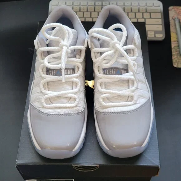 Air Jordan 11 Cement Grey - Picture 2 of 8